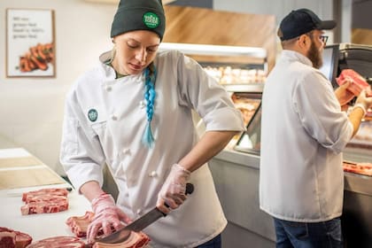 La propia empresa define a su carnicería como "lo que los hace diferentes" a sus competidores