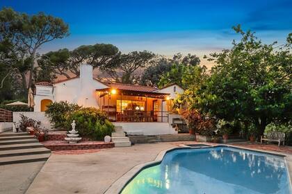 La propiedad bautizada “Los Feliz”, ubicada en Los Ángeles, California, se hizo famosa cuando sus propietarios, Leno y Rosemary LaBianca, fueron brutalmente asesinados a puñaladas