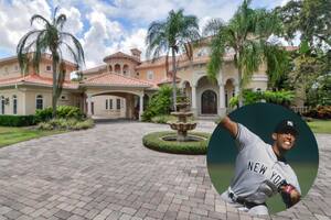 La propiedad, construida en 2007, está ubicada en la exclusiva comunidad cerrada de Avila, en Tampa, y cuenta con piscina climatizada, jacuzzi, y vistas panorámicas