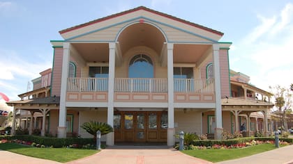 La propiedad de Buck Owens' Crystal Palace está a la venta por US$7,5 millones