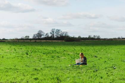 La propiedad, de dos hectáreas, incluye oficinas, sauna, una laguna, estudio de yoga y 20 habitaciones.