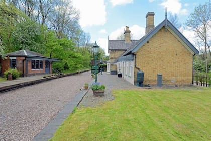 La propiedad est a la venta por la agencia Berriman Eaton, y cotiza una suma millonaria