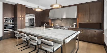 La propiedad está en un edificio antiguo remodelado, al igual que la unidad que fue totalmente renovada