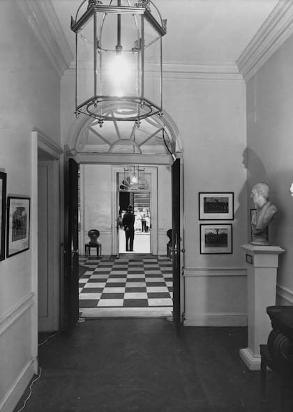 La propiedad está repleta de obras de arte decorando sus paredes y esquinas