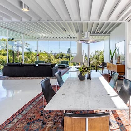 La propiedad perteneció a Aileen Getty, nieta del petrolero y coleccionista de arte Jean Paul Getty, y anteriormente al guitarrista de Maroon 5, James Valentine