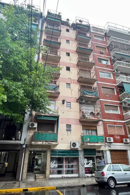La propiedad posee una superficie de 60 m² con balcón en dormitorio y comedor, cocina independiente y terraza
