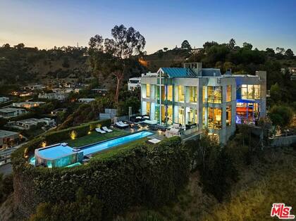 La propiedad, que fue parte del éxito cinematográfico estrenado en 2002, "Big Fat Liar", se encuentra en Los Ángeles, California, y destaca por su privilegiada ubicación (https://www.zillow.com/)