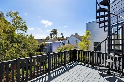 La propiedad tiene 170 metros cuadrados, tres dormitorios y dos baños completos