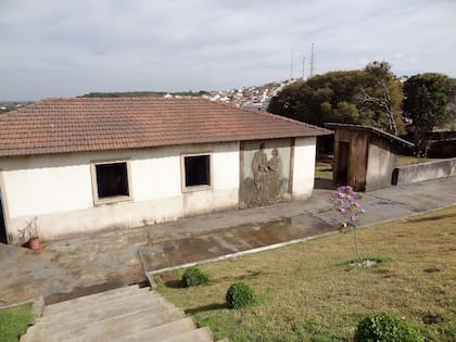 La propiedad tiene a la familia de Pelé tallada en madera