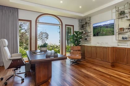 La propiedad tiene seis habitaciones y 12 baños