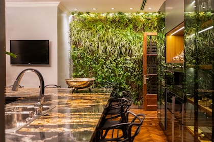 La propiedad tiene varios jardines verticales