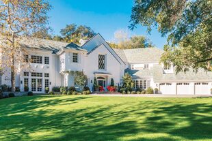 La propiedad, ubicada en el exclusivo barrio Brentwood, California en un terreno de 10 mil metros cuadrados.