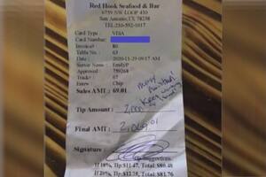 Denuncia: una moza recibió una enorme propina pero el restaurante se la retuvo