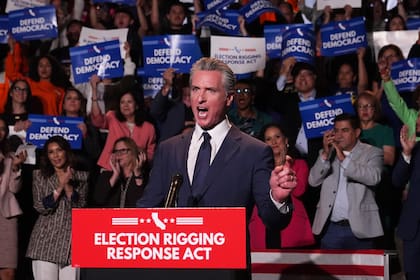 La Proposición 50, impulsada por Newsom, busca reformar el sistema establecido en 2010 cuando los votantes aprobaron la creación de la Citizens Redistricting Commission, organismo autónomo que actualmente traza los distritos legislativos y congresionales de California cada diez años tras el censo nacional