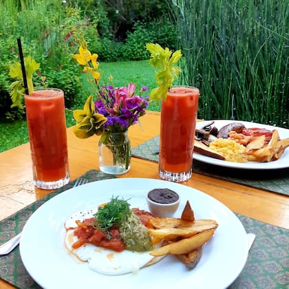 La propuesta contempla un all day brunch donde se elige entre diversos platos o menúes ya armados para compartir entre dos.