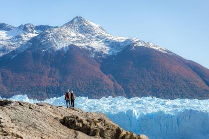 La propuesta de los flamantes eco domos que ofrecen vistas permanentes al glaciar Perito Moreno incluye actividades vinculadas a los cuatro elementos