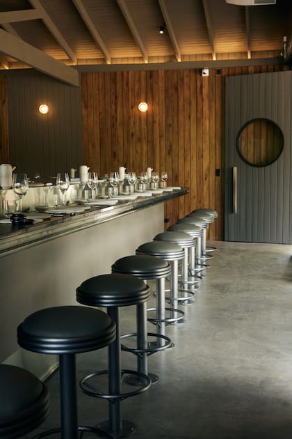 La propuesta es boutique: una barra para pocos comensales donde todo sucede en tiempo real