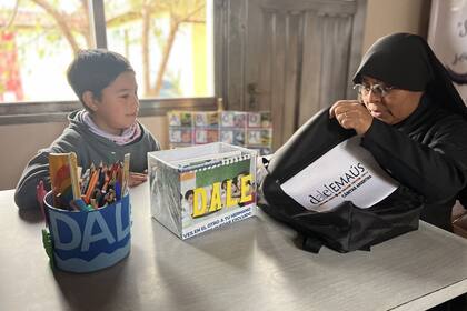 La propuesta es una intervención corta, de 20 minutos, en la que se hace un trabajo personalizado con el alumno, con cuadernillos que incluyen ejercicios acordes a su nivel.