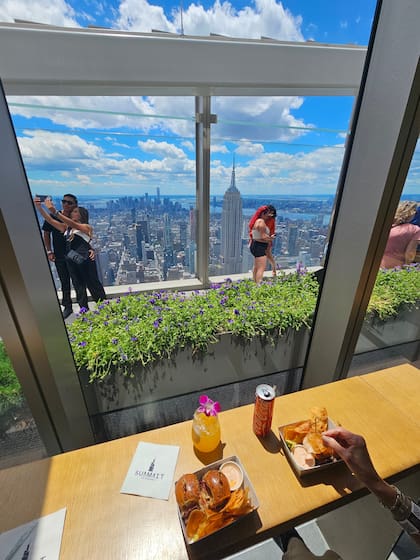 La propuesta gastronómica incluye snacks, refrescos, cocktails y mocktails.