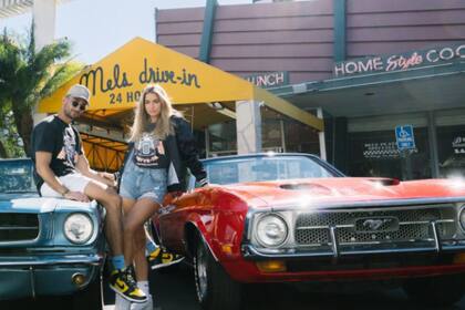 La propuesta gastronómica mezcla platos clásicos estadounidenses con opciones más saludables