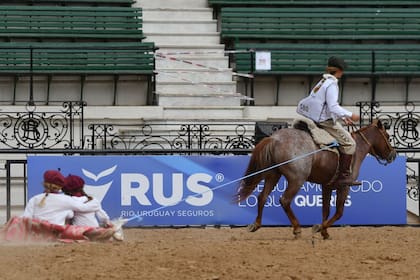 La propuesta incluye categorías por edades, juegos con petisos mansos y un desfile final por el pueblo en una celebración de la cultura gaucha