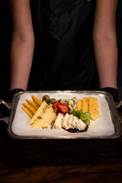 La propuesta incluye una gran selección de embutidos, fiambres y quesos