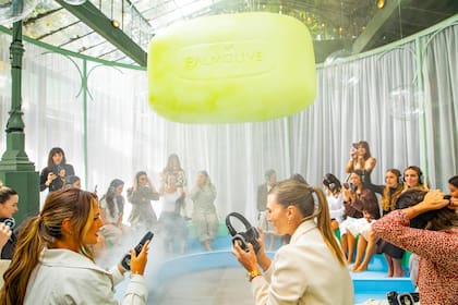 La propuesta invitó a experimentar distintas temperaturas y estímulos asociados al agua como herramienta de relajación física y mental.
