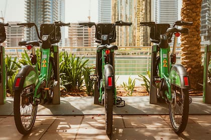 La propuesta que busca regular las bicicletas eléctricas en Florida aún debe atravesar varias instancias legales antes de entrar en vigor