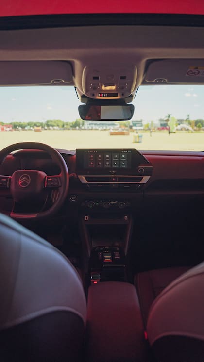 La propuesta se completa con un enfoque en el confort, gracias a la suspensión con topes hidráulicos y un trabajo específico en insonorización.