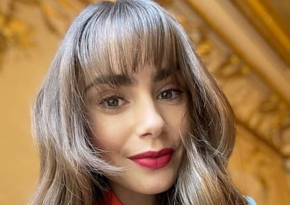 La protagonista de Emily en París se convirtió en madre y compartió la primera foto de su hija (Foto: Instagram @lilyjcollins)