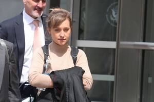 La actriz Allison Mack se declara culpable en el caso de la secta sexual