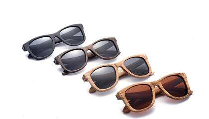 La protección con gafas de sol es necesaria tanto para los adultos como para los niños. Idealmente los anteojos, además de contener un adecuado filtro solar, deben deben ser ahumados.