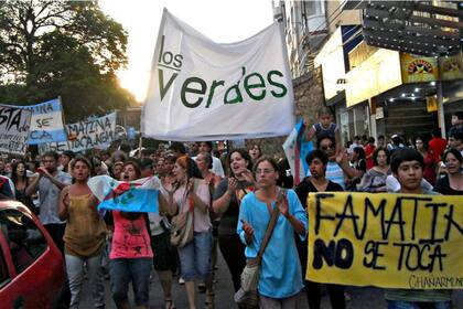 Con acampes, cortes de ruta, murales y marchas, el pueblo de Famatina viene impidiendo las explotaciones mineras