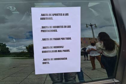 La protesta de IOMA en la Plaza Moreno de La Plata