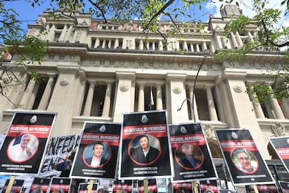La protesta de la CGT en tribunales contra los legisladores que votaron a favor de la reforma laboral