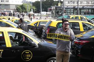 Por Uber y Cabify, el valor de las licencias de taxi tocó su mínimo desde 2006