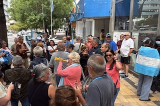 El gobierno bonaerense desmiente que policías en actividad hayan participado de un reclamo salarial