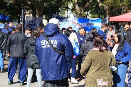 La protesta incluyó la exhibición de mercadería, pese a la falta de habilitación para la venta en la vía pública