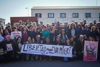 La protesta kirchnerista frente a la cárcel de Ezeiza para pedir la liberación de Eva Mieri