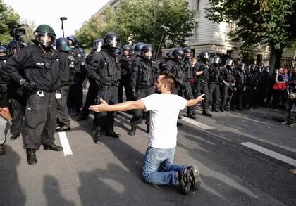 Miles de manifestantes contrarios a usar tapabocas tomaron hoy las calles en Berlín