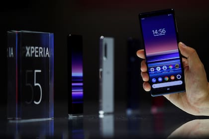 La próxima generación de los smartphones Xperia de Sony podrían contar con un sistema retráctil de los parlantes y la cámara frontal
