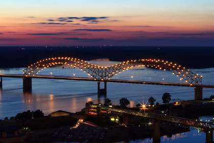 La proximidad al río Mississippi y numerosos parques proporciona amplias oportunidades para momentos de ocio en West Memphis