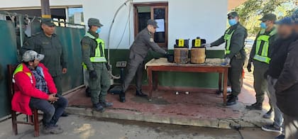 La prueba de campo Narcotest confirmó que se trataba de pasta base de cocaína, con un peso total de 40 kilos 190 gramos