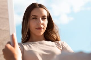 Qué dice la psicología de las personas que crecieron sin elogios