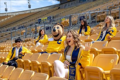 La publicación de la cuenta oficial de la mascota Oski reveló la identidad de cinco personas que portaron el disfraz en los últimos años