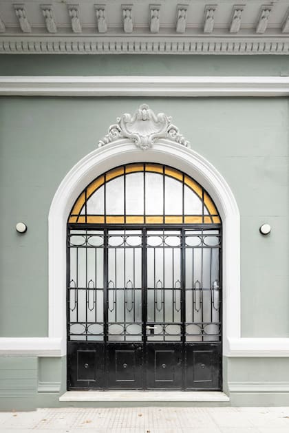 La puerta de acceso es la original.