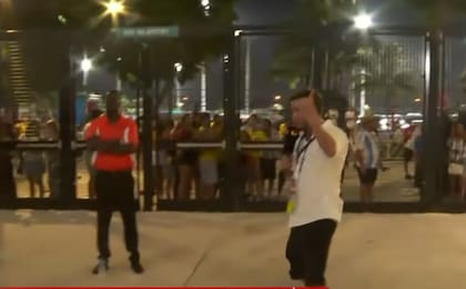 La puerta de acceso que abrieron los hinchas y por donde ingresaron