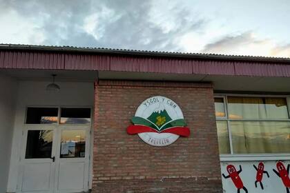 La puerta de la escuela en Trevellin