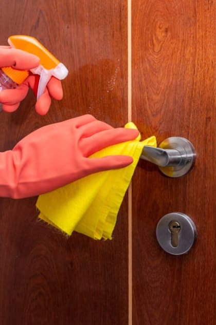 La puerta de madera requiere de cuidados especiales para que perdure por años