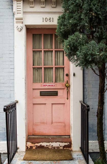 La puerta de una antigua cada en el barrio de Georgetown.